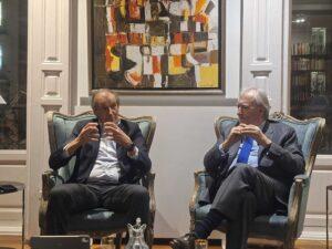 Diálogo en el Instituto Gobernanza y Sociedad